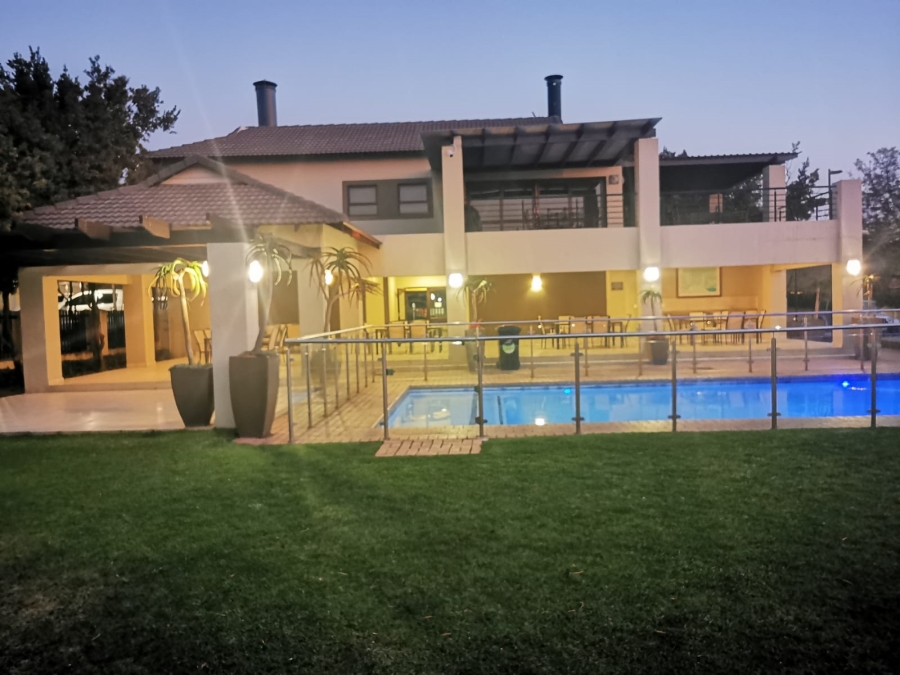 To Let 2 Bedroom Property for Rent in Fourways Gauteng