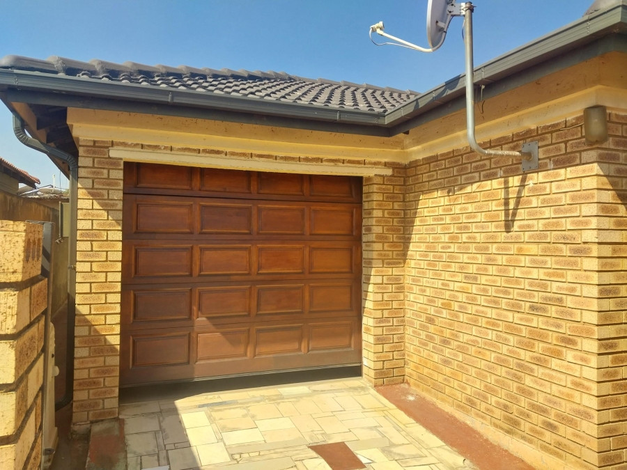 5 Bedroom Property for Sale in Vosloorus Ext 7 Gauteng
