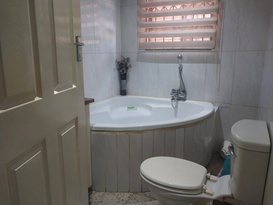 5 Bedroom Property for Sale in Vosloorus Ext 7 Gauteng