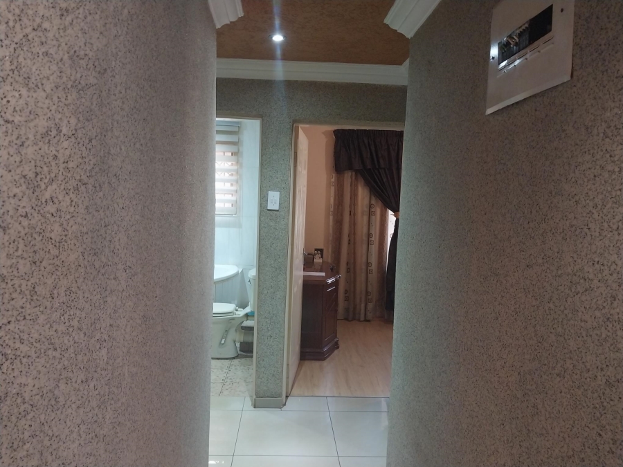 5 Bedroom Property for Sale in Vosloorus Ext 7 Gauteng