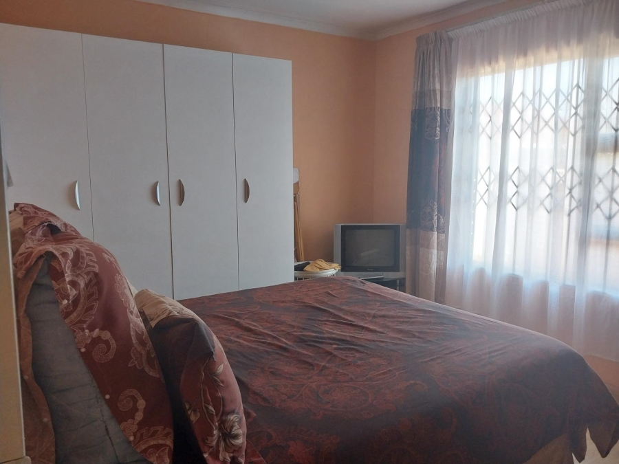 5 Bedroom Property for Sale in Vosloorus Ext 7 Gauteng