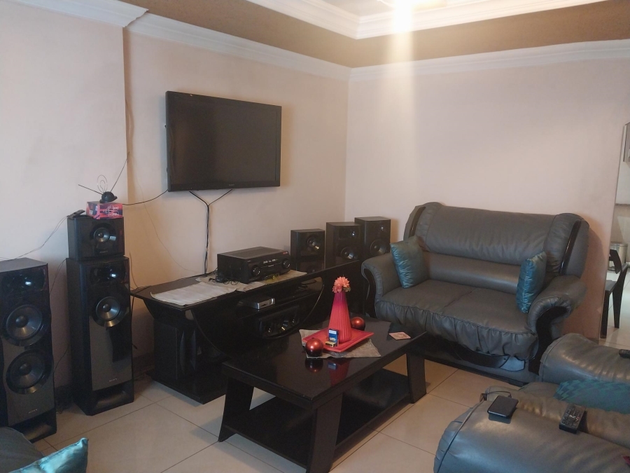 5 Bedroom Property for Sale in Vosloorus Ext 7 Gauteng