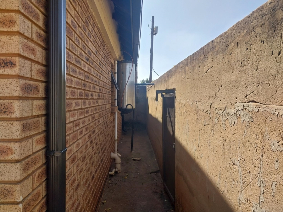 5 Bedroom Property for Sale in Vosloorus Ext 7 Gauteng