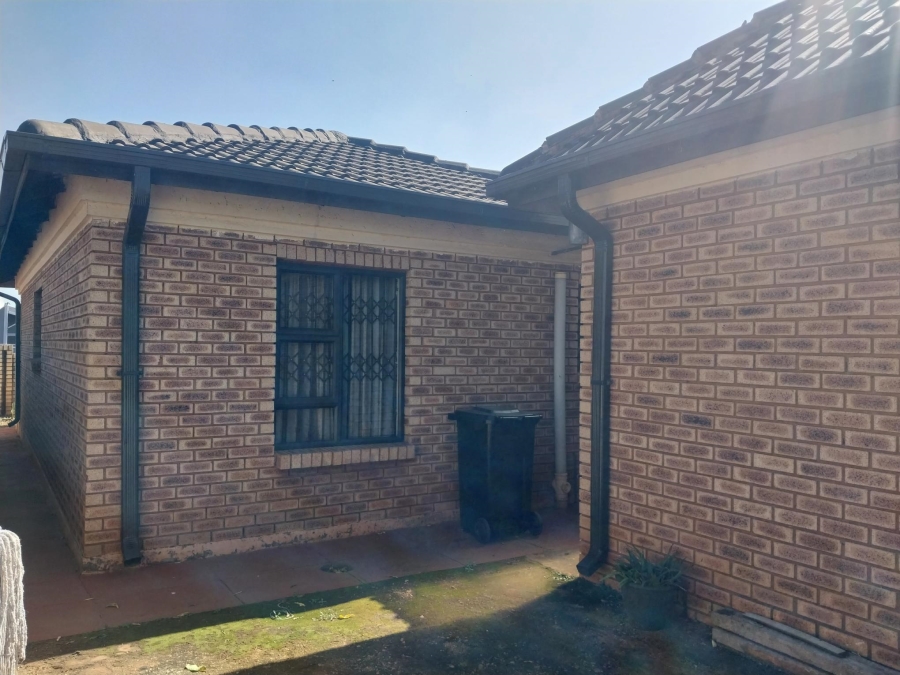5 Bedroom Property for Sale in Vosloorus Ext 7 Gauteng