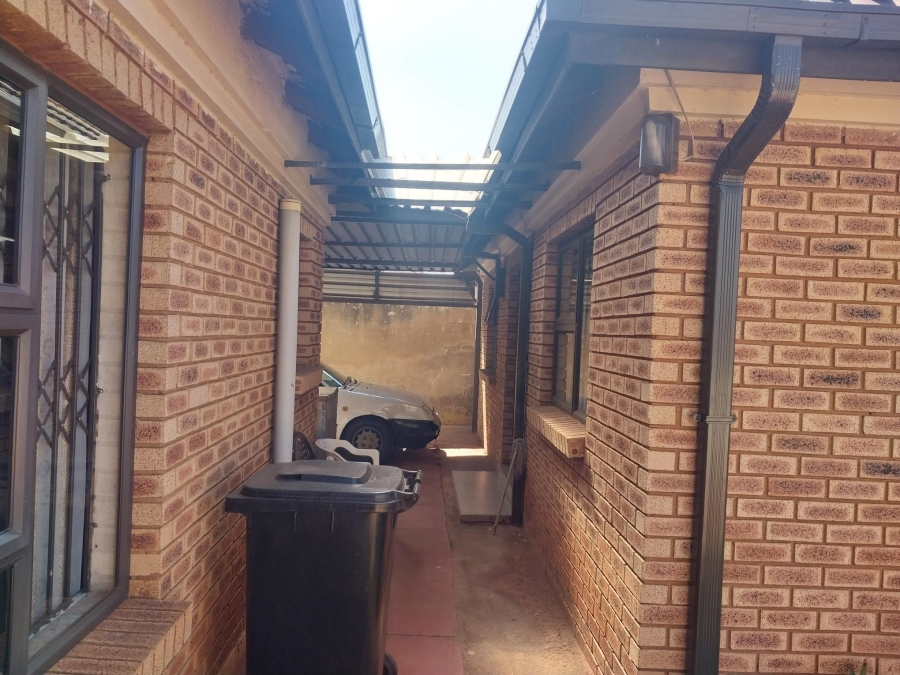5 Bedroom Property for Sale in Vosloorus Ext 7 Gauteng
