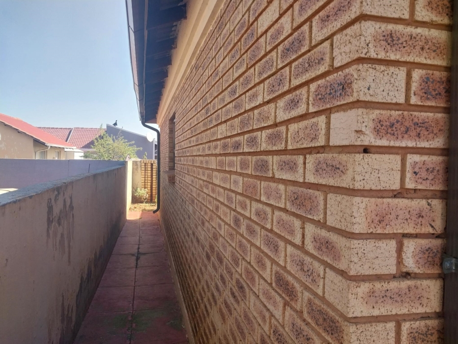 5 Bedroom Property for Sale in Vosloorus Ext 7 Gauteng