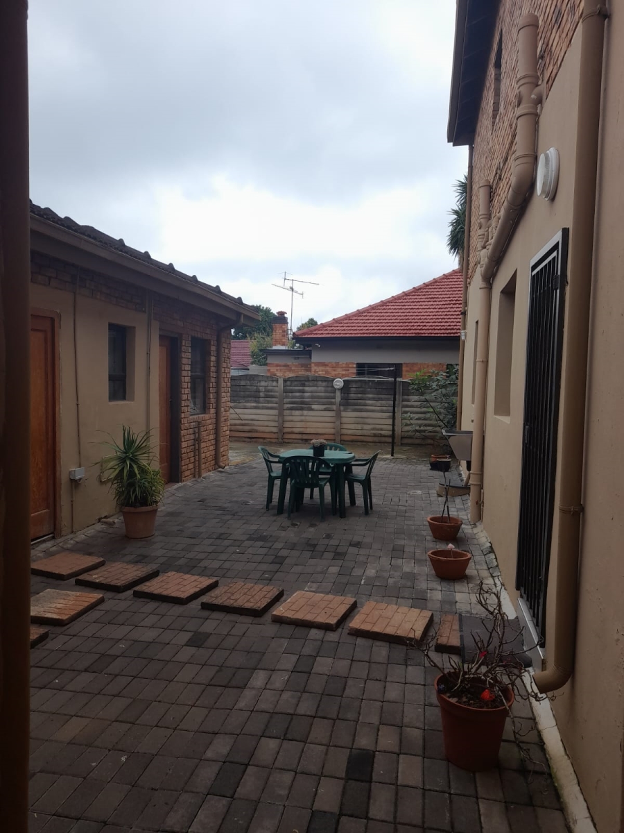 To Let 2 Bedroom Property for Rent in Greenside Gauteng