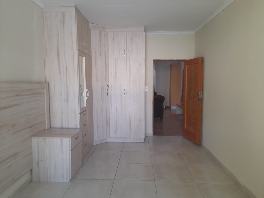 To Let 2 Bedroom Property for Rent in Greenside Gauteng