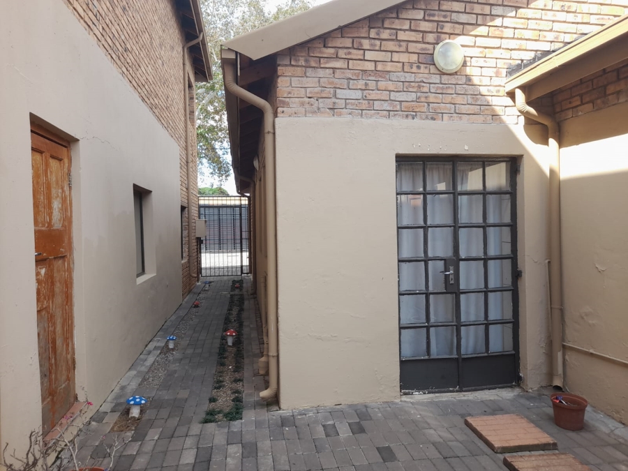 To Let 2 Bedroom Property for Rent in Greenside Gauteng