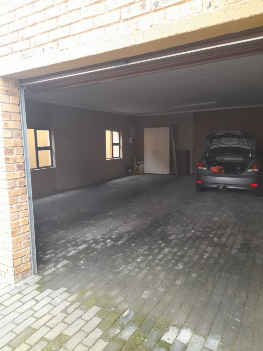 To Let 2 Bedroom Property for Rent in Greenside Gauteng