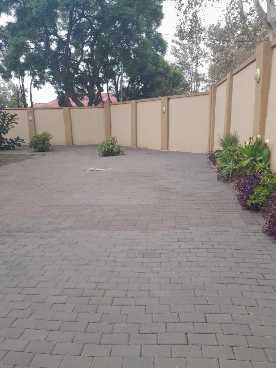 To Let 2 Bedroom Property for Rent in Greenside Gauteng
