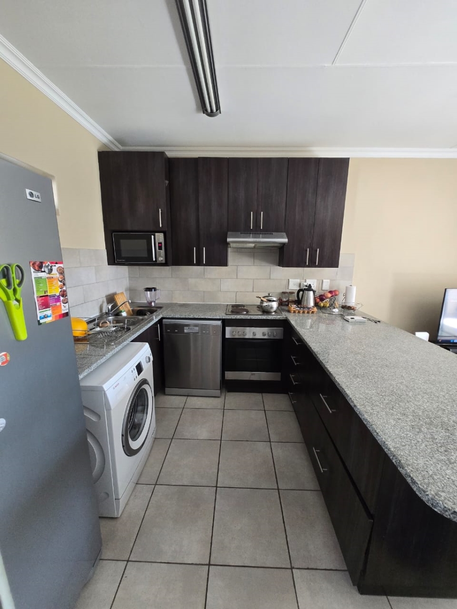 To Let 2 Bedroom Property for Rent in Noordwyk Gauteng