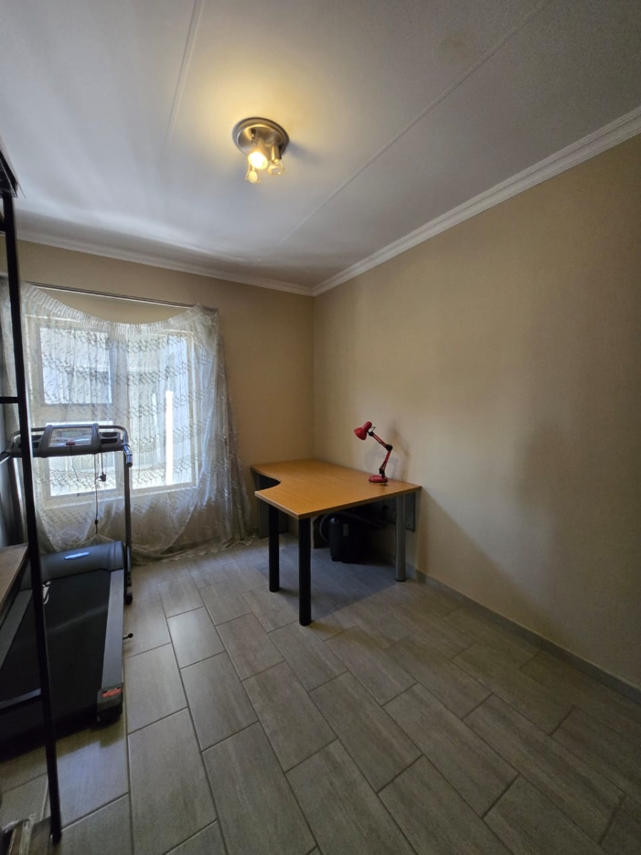 To Let 2 Bedroom Property for Rent in Noordwyk Gauteng