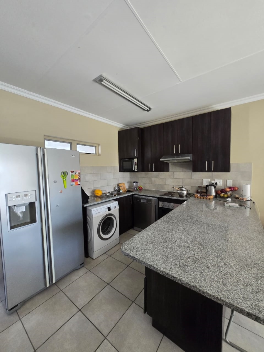 To Let 2 Bedroom Property for Rent in Noordwyk Gauteng