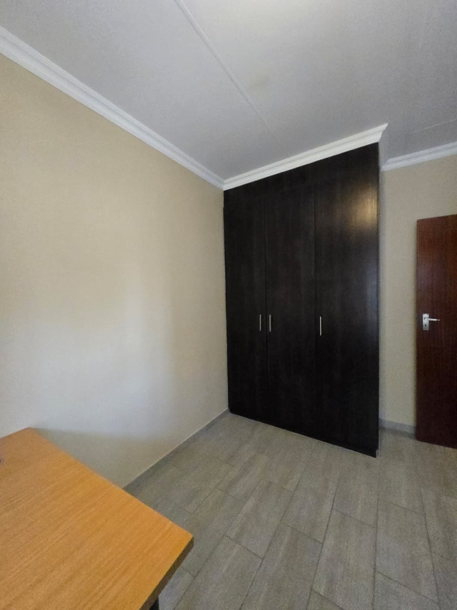 To Let 2 Bedroom Property for Rent in Noordwyk Gauteng