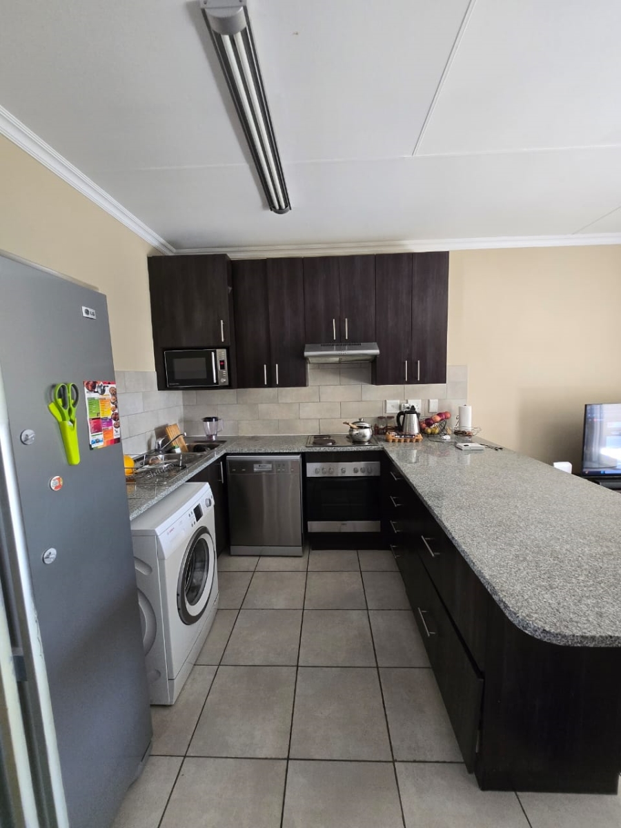 To Let 2 Bedroom Property for Rent in Noordwyk Gauteng