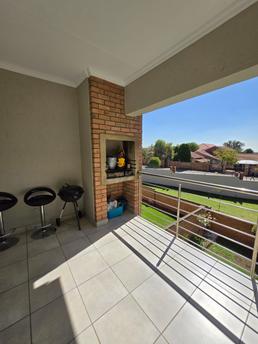 To Let 2 Bedroom Property for Rent in Noordwyk Gauteng