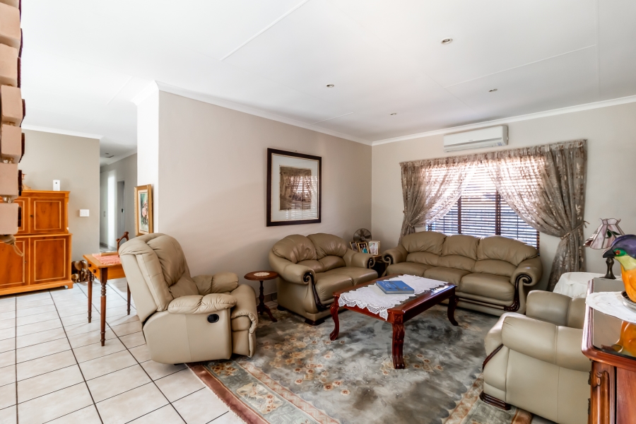 3 Bedroom Property for Sale in Waverley Gauteng