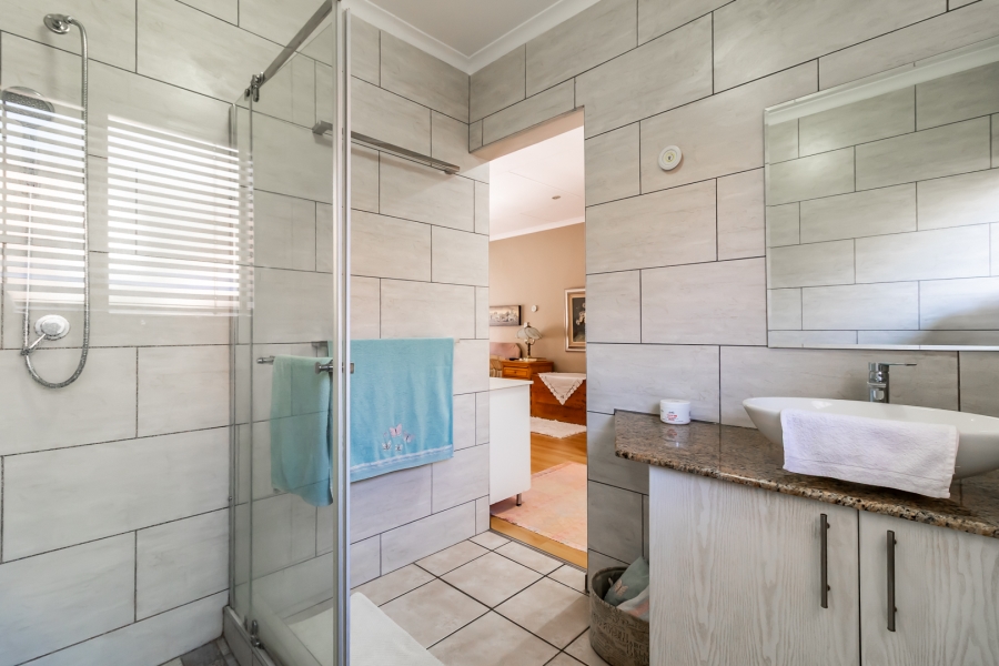 3 Bedroom Property for Sale in Waverley Gauteng
