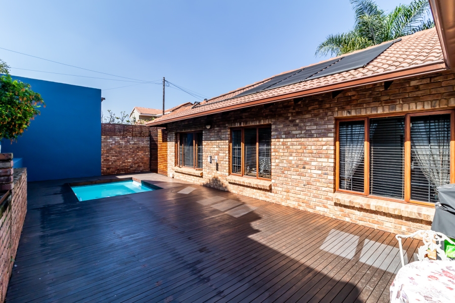 3 Bedroom Property for Sale in Waverley Gauteng