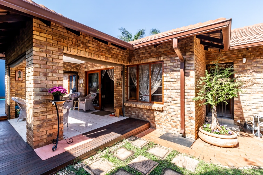 3 Bedroom Property for Sale in Waverley Gauteng