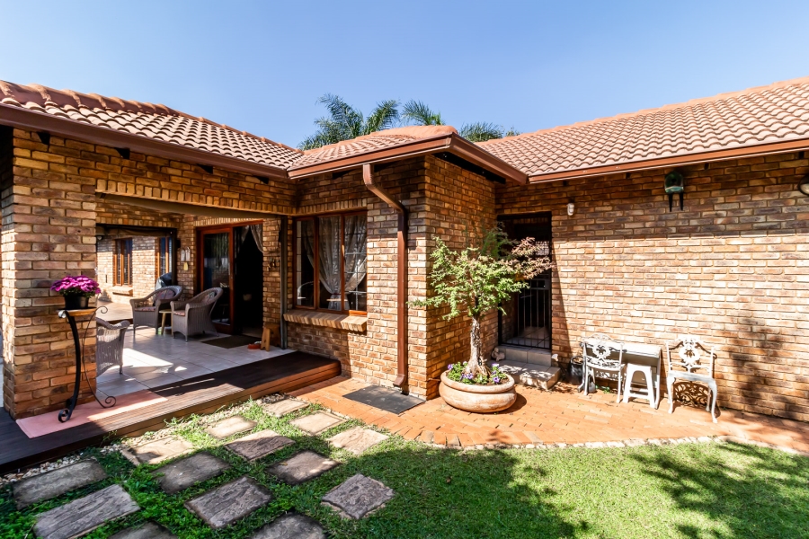 3 Bedroom Property for Sale in Waverley Gauteng