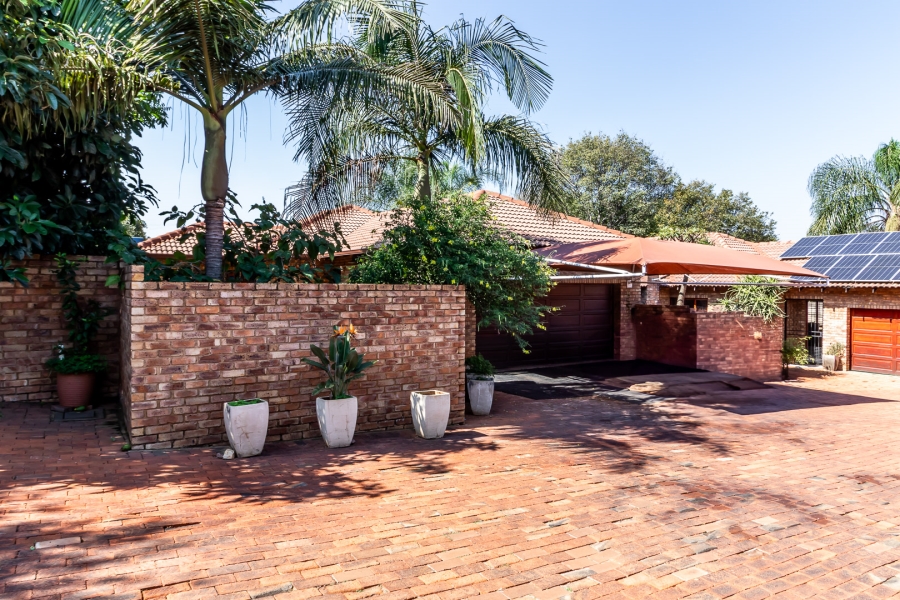 3 Bedroom Property for Sale in Waverley Gauteng