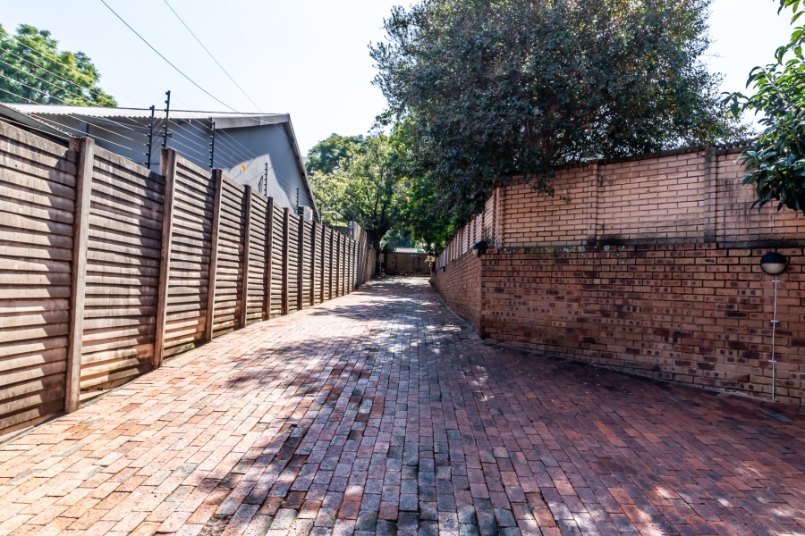 3 Bedroom Property for Sale in Waverley Gauteng