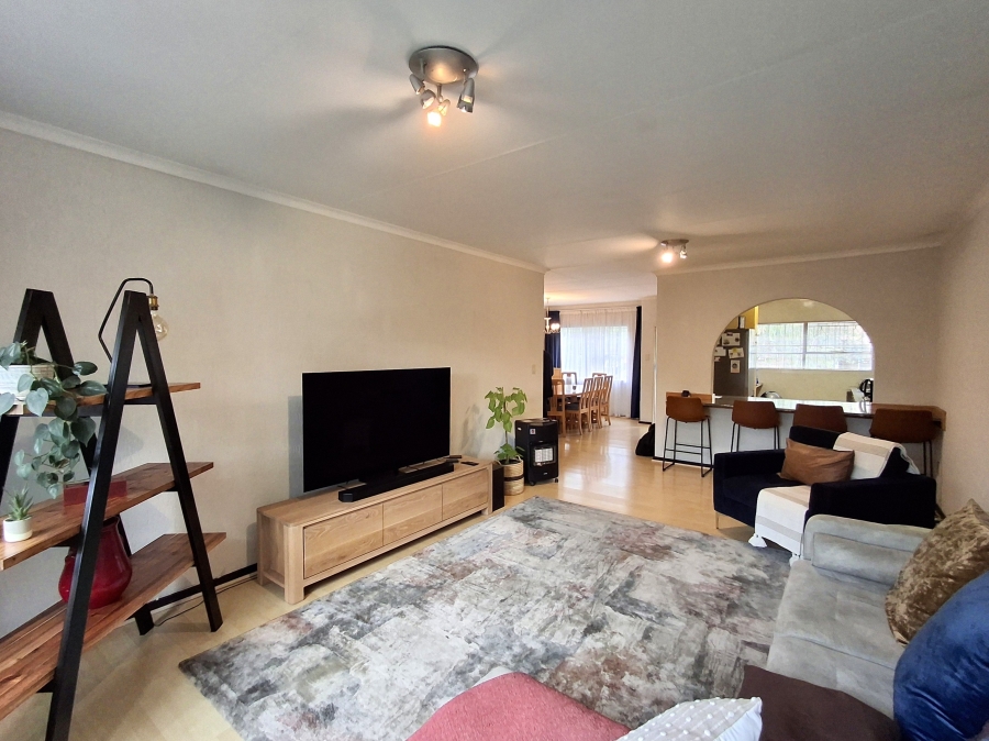 2 Bedroom Property for Sale in Atholl Gardens Gauteng