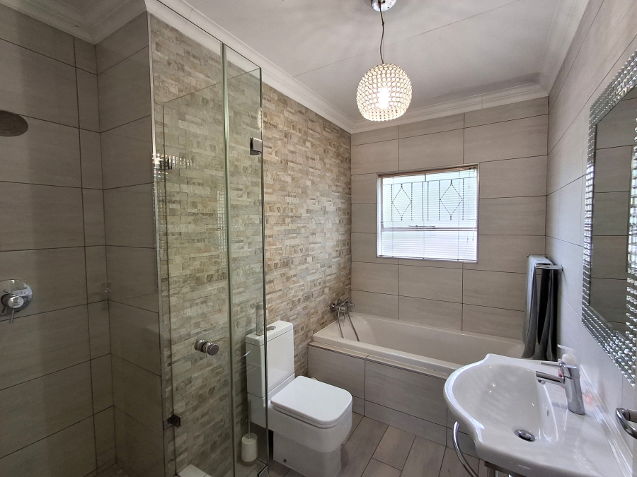 2 Bedroom Property for Sale in Atholl Gardens Gauteng