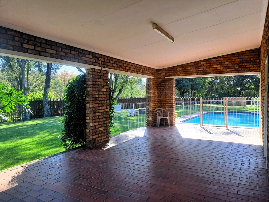 2 Bedroom Property for Sale in Atholl Gardens Gauteng
