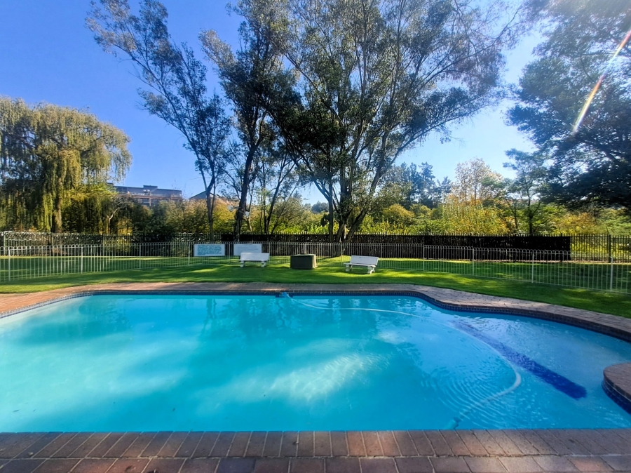 2 Bedroom Property for Sale in Atholl Gardens Gauteng