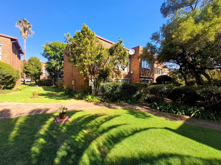 2 Bedroom Property for Sale in Atholl Gardens Gauteng