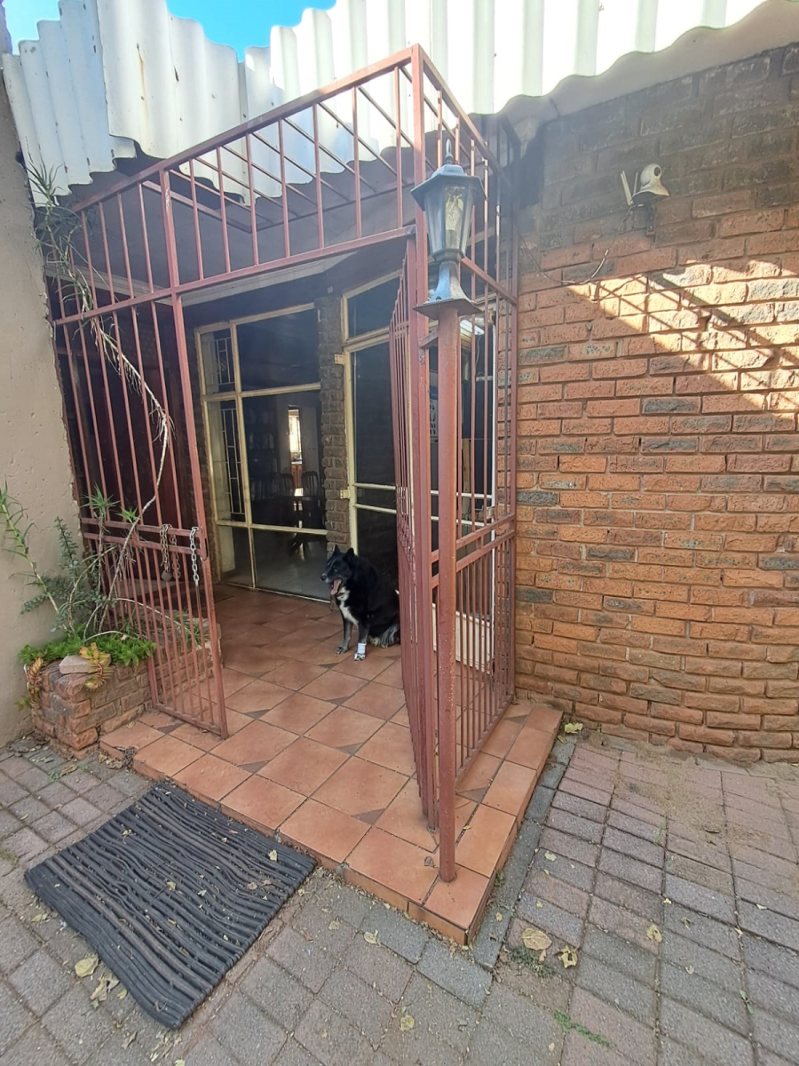 4 Bedroom Property for Sale in Brackenhurst Gauteng