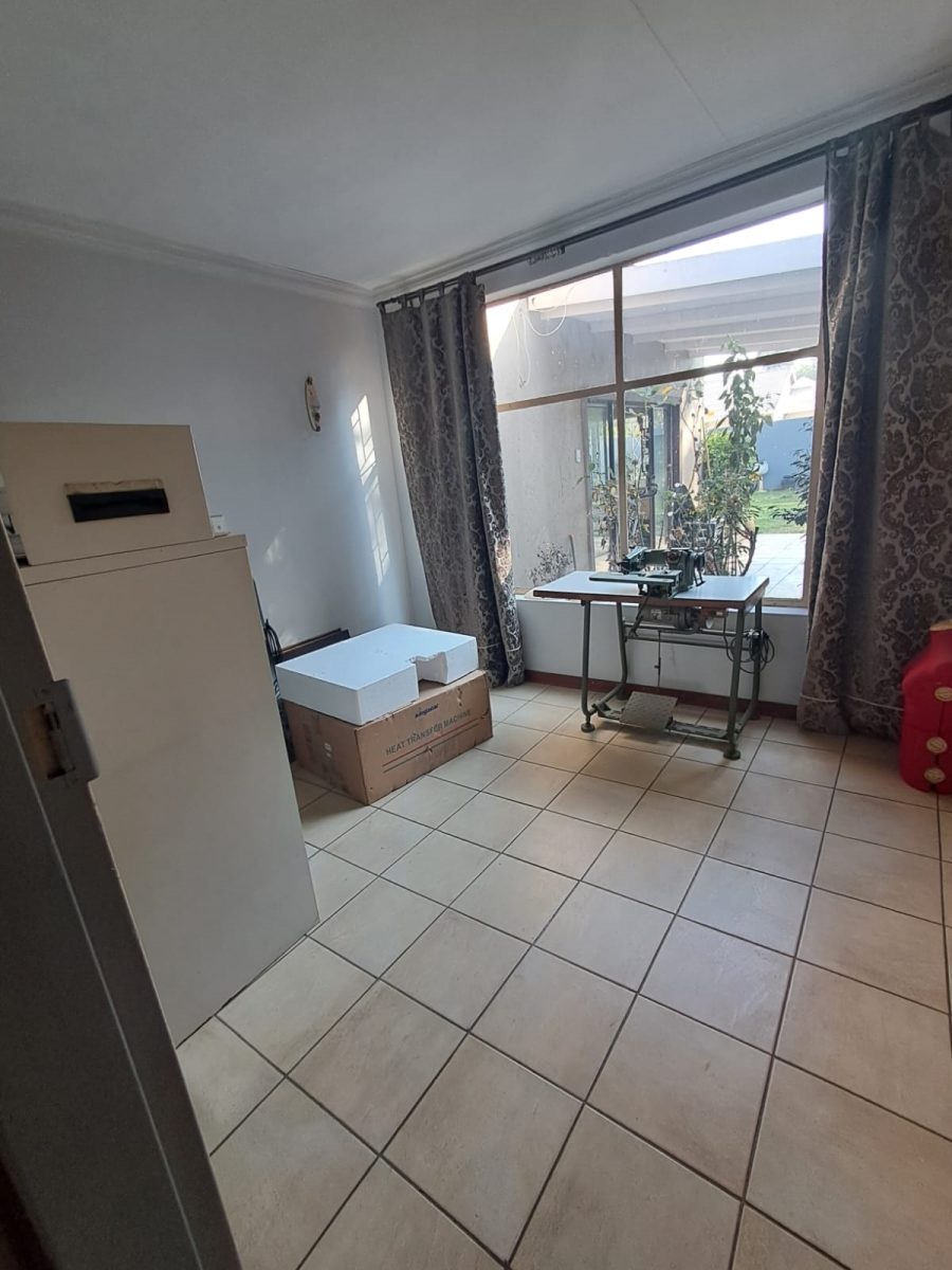 4 Bedroom Property for Sale in Brackenhurst Gauteng