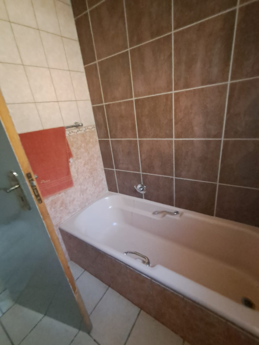 4 Bedroom Property for Sale in Brackenhurst Gauteng
