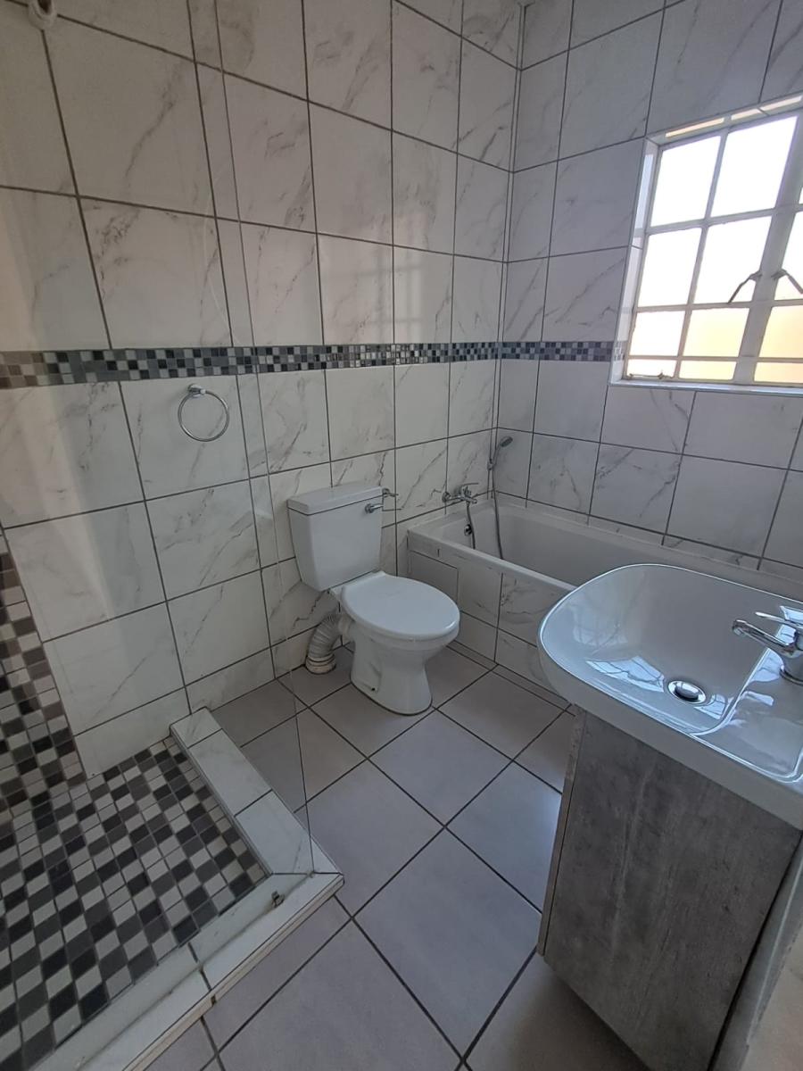3 Bedroom Property for Sale in Brackenhurst Gauteng