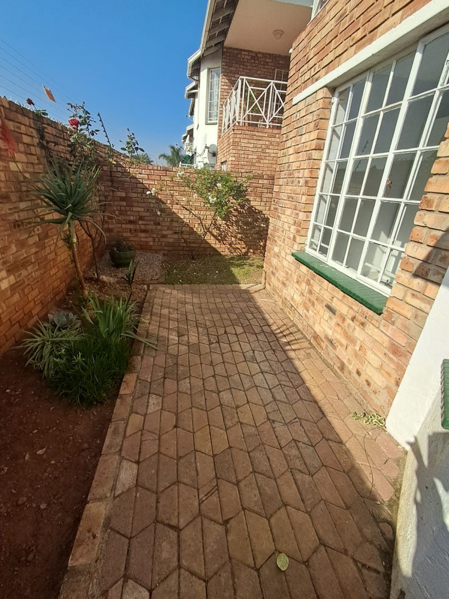 3 Bedroom Property for Sale in Brackenhurst Gauteng