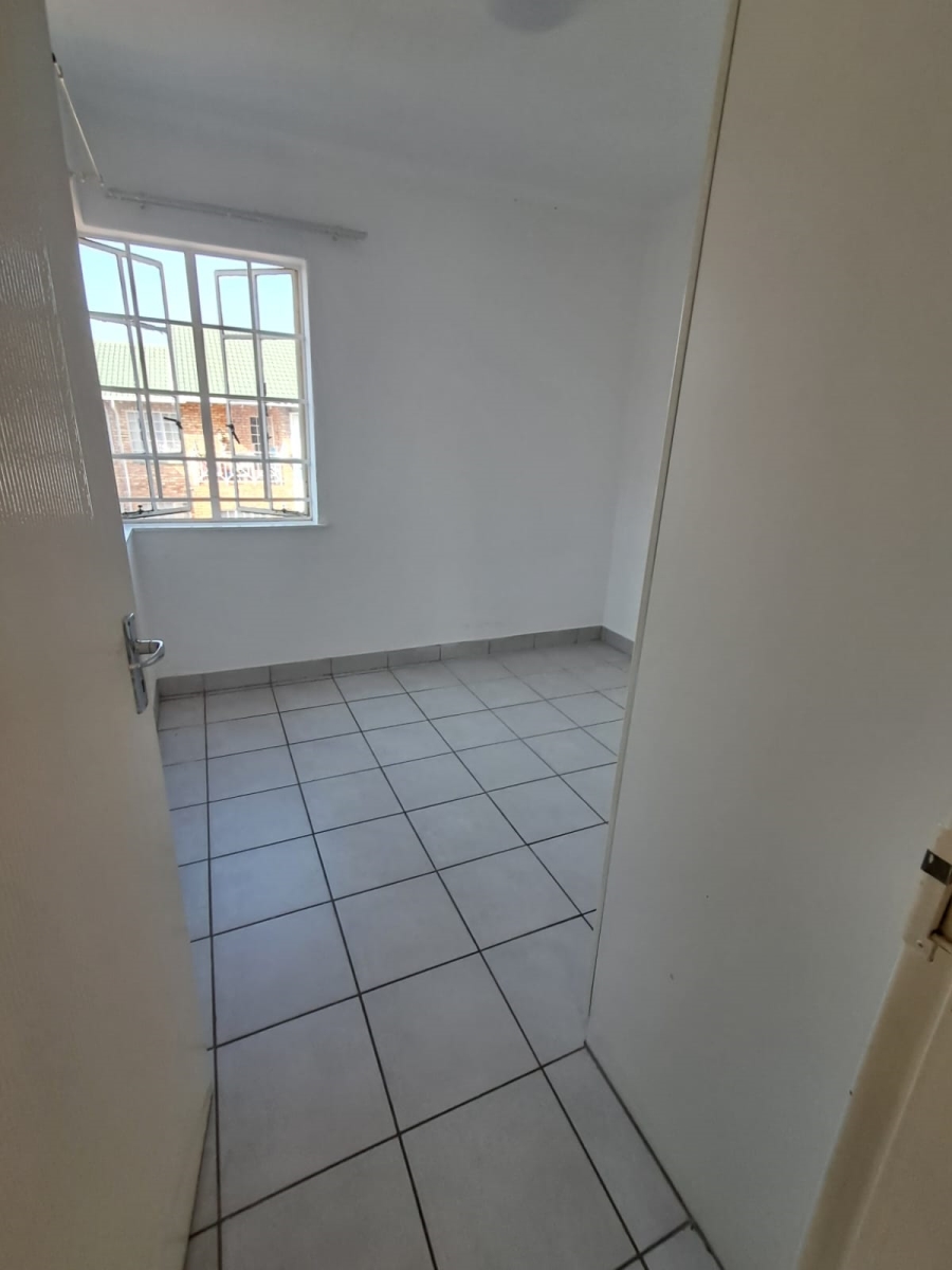 2 Bedroom Property for Sale in Brackenhurst Gauteng