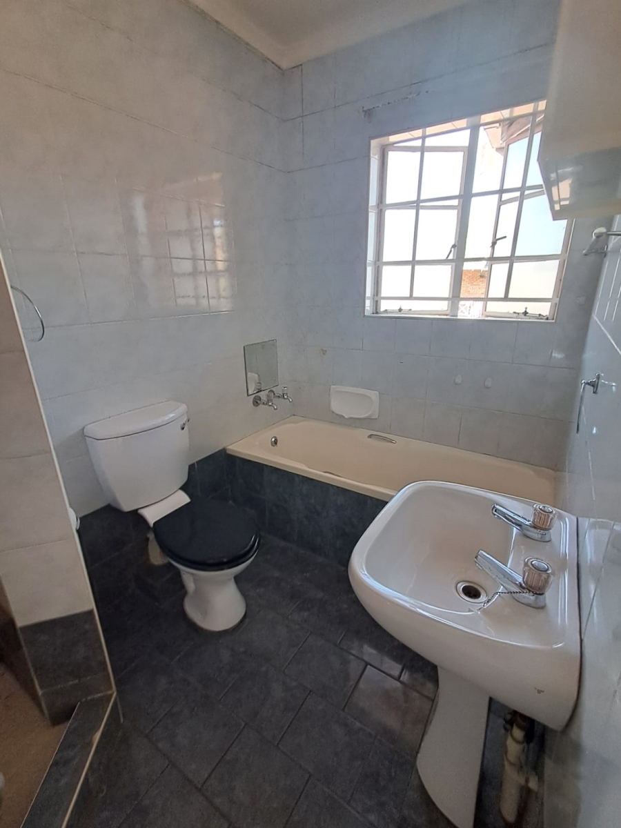 2 Bedroom Property for Sale in Brackenhurst Gauteng