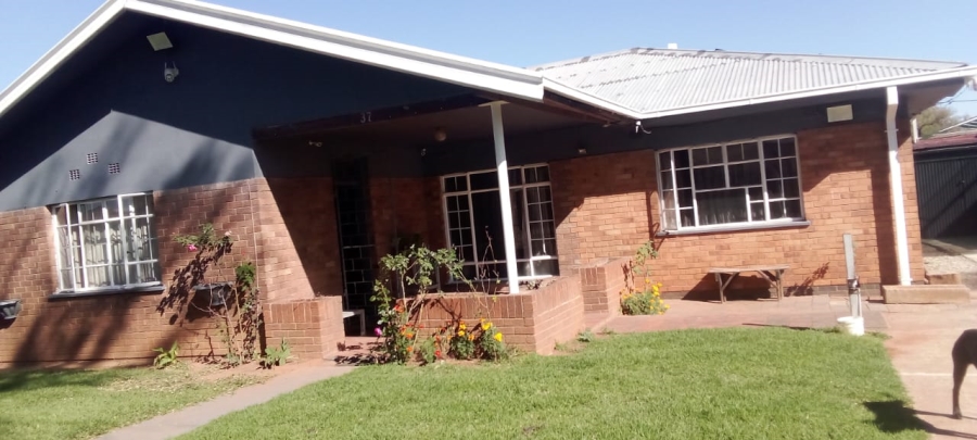 4 Bedroom Property for Sale in Vanderbijlpark Cw 6 Gauteng