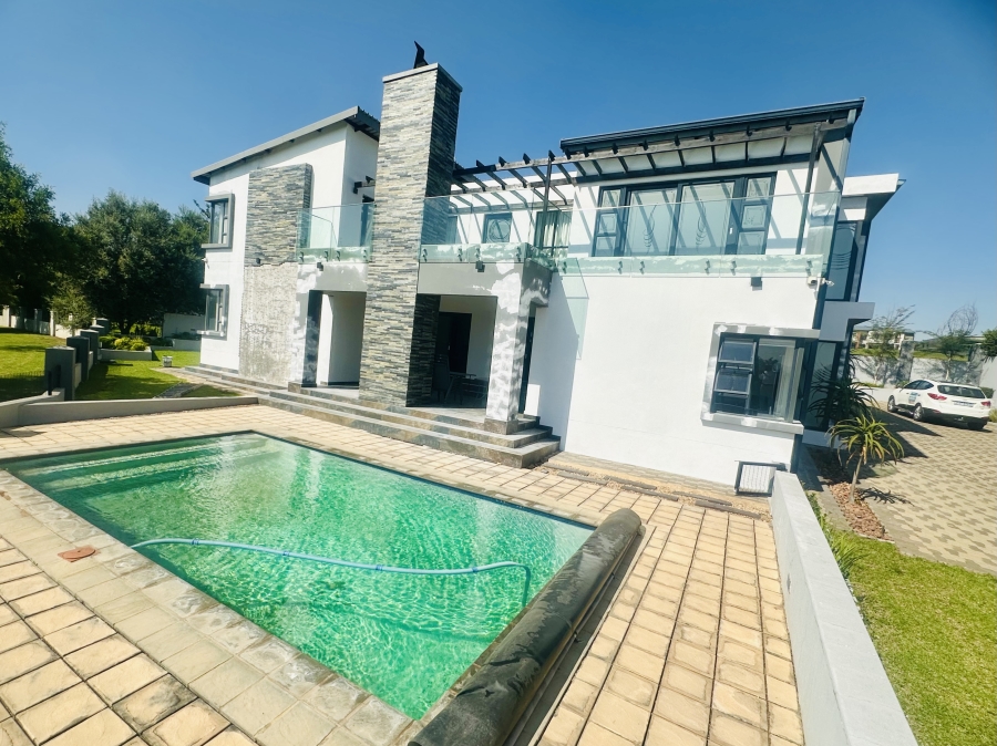 5 Bedroom Property for Sale in Copperleaf Estate Gauteng