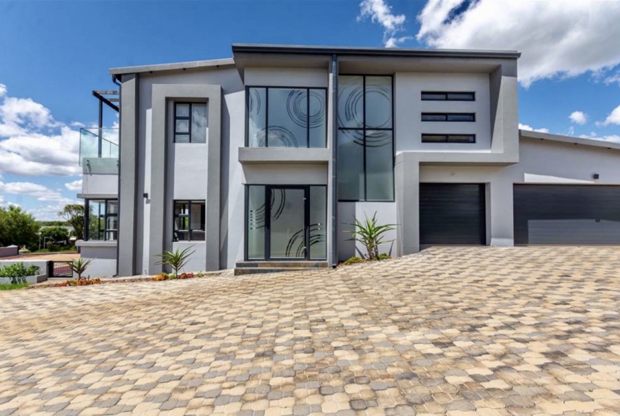 5 Bedroom Property for Sale in Copperleaf Estate Gauteng