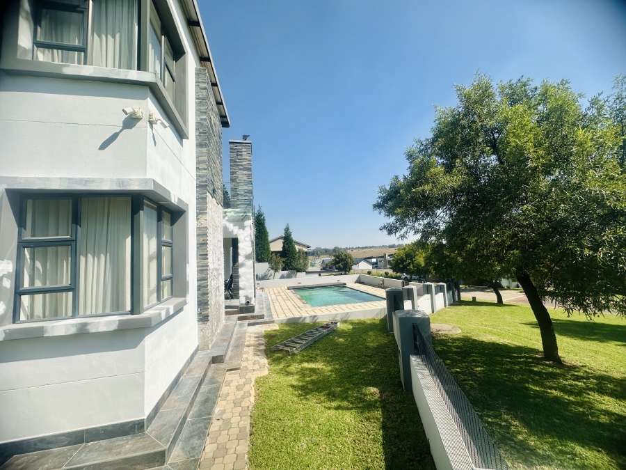 5 Bedroom Property for Sale in Copperleaf Estate Gauteng