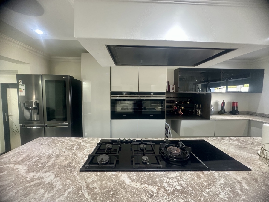 5 Bedroom Property for Sale in Copperleaf Estate Gauteng
