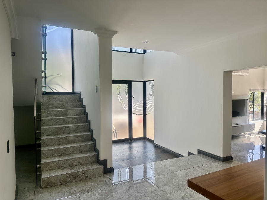 5 Bedroom Property for Sale in Copperleaf Estate Gauteng