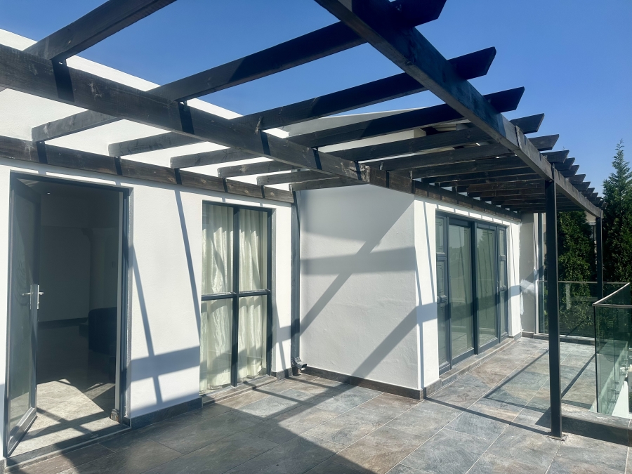 5 Bedroom Property for Sale in Copperleaf Estate Gauteng