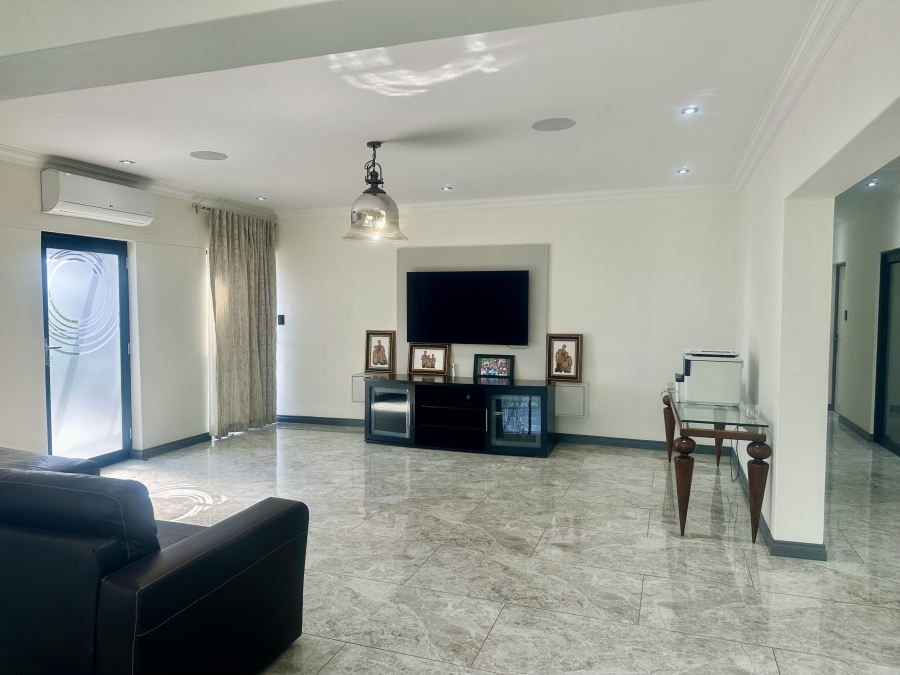 5 Bedroom Property for Sale in Copperleaf Estate Gauteng