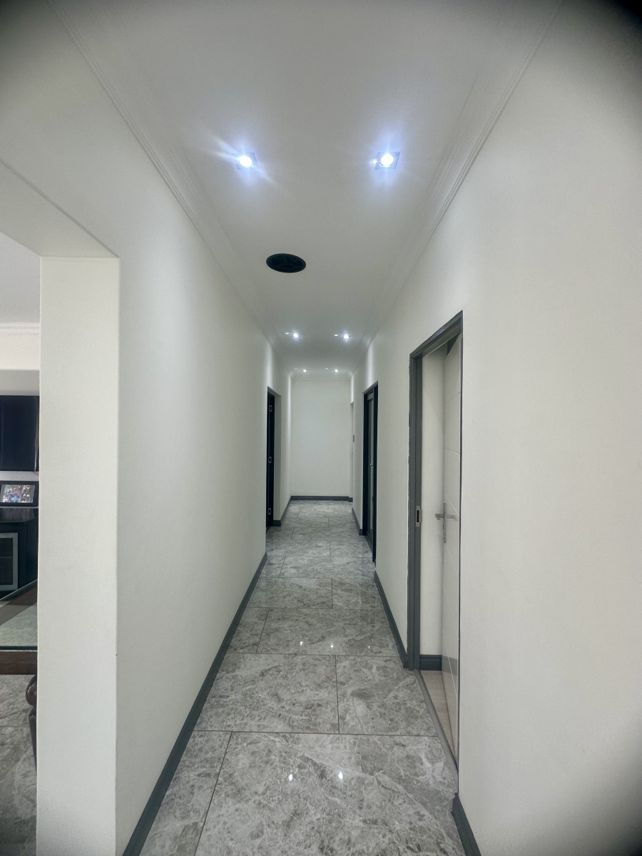 5 Bedroom Property for Sale in Copperleaf Estate Gauteng
