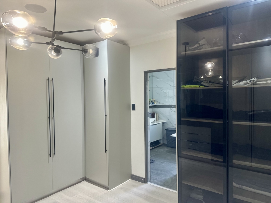 5 Bedroom Property for Sale in Copperleaf Estate Gauteng